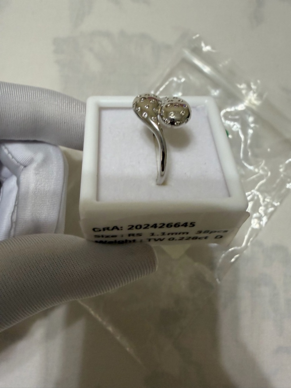 MOISSANITE 0.228CT RING - Picture 11 of 14